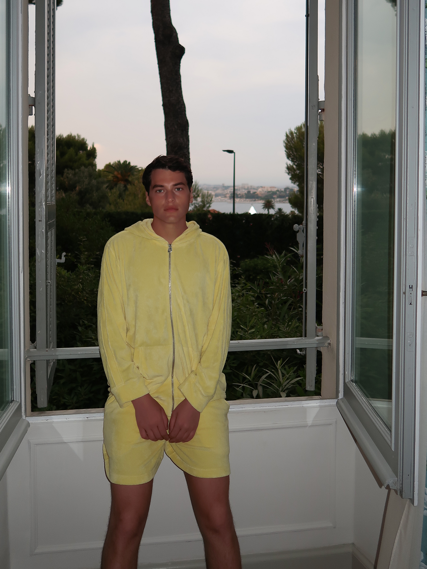 RESORT UNIVERSAL SWEATSHORT IN SUNRAY