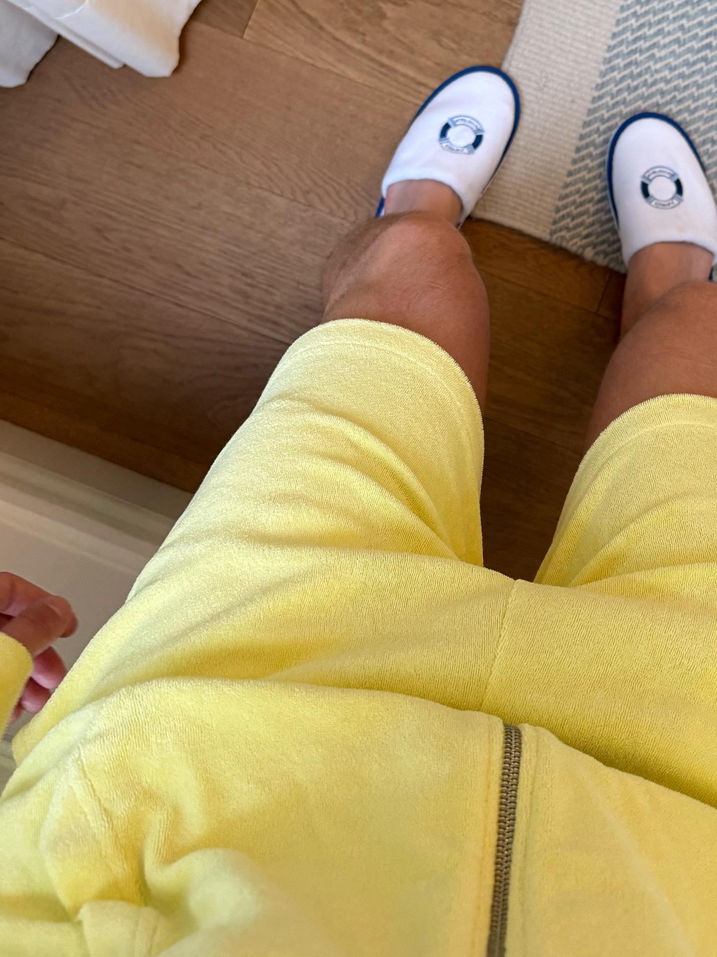 RESORT UNIVERSAL SWEATSHORT IN SUNRAY